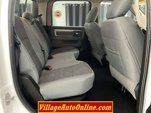 Used 2019 RAM 1500 Big Horn AWD/4WD image 32