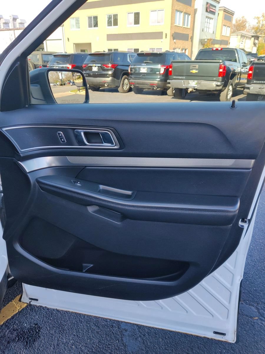 Used 2018 Ford Explorer XLT AWD/4WD image 28