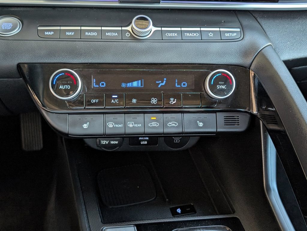 Used 2025 Hyundai Elantra SEL FWD image 9