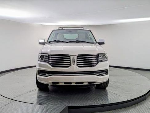 Used 2017 Lincoln Navigator Reserve image 11
