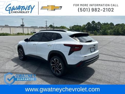 Used 2025 Chevrolet Trax RS w/ Sunroof Package FWD image 7