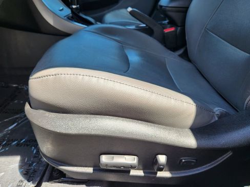 Used 2016 Hyundai Elantra Limited FWD image 13