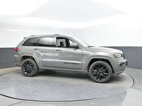 Used 2020 Jeep Grand Cherokee Altitude AWD/4WD image 5