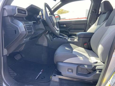 Used 2025 Toyota Tacoma TRD Off-Road image 11