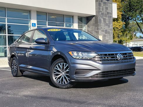 Used 2021 Volkswagen Jetta SE image 2