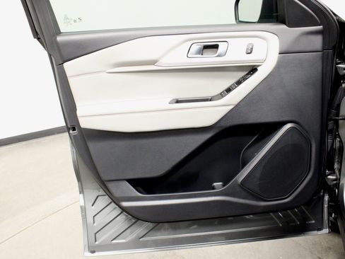 Used 2025 Ford Explorer Active w/ Active Comfort Package image 20