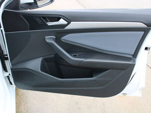 Certified 2025 Volkswagen Jetta SE w/ Black Wheel Package FWD image 25