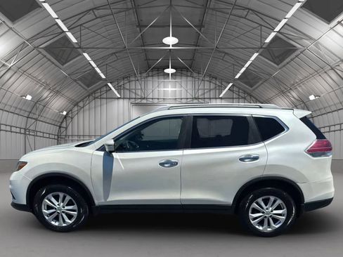 Used 2016 Nissan Rogue SV w/ SV Premium Package image 2