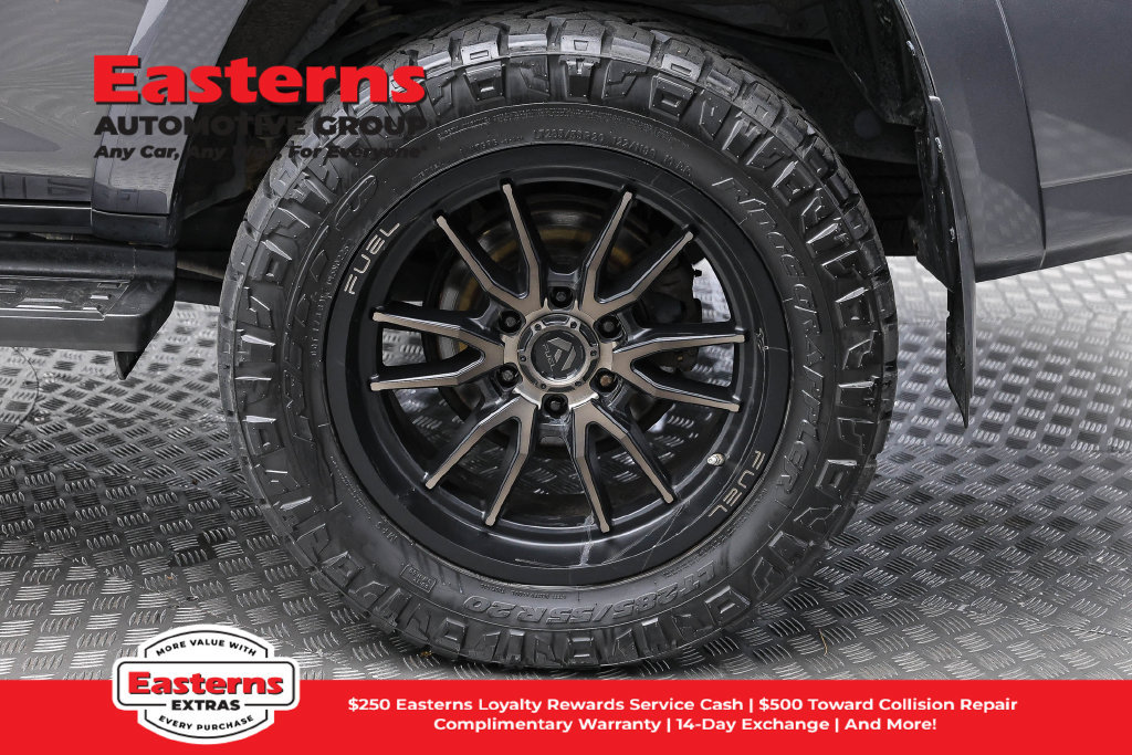 Used 2017 Toyota 4Runner SR5 AWD/4WD image 9