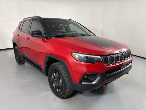 Used 2023 Jeep Compass Trailhawk w/ Trailhawk Elite Group image 2