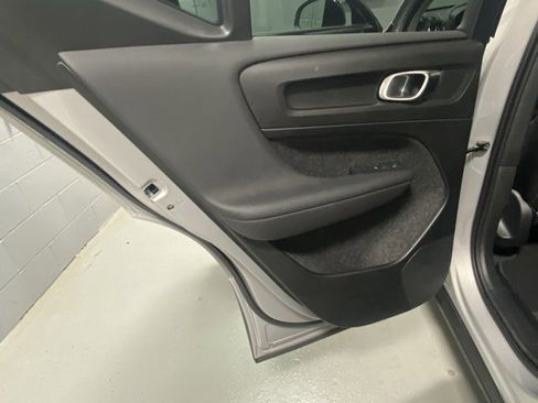 Used 2025 Volvo XC40 B5 Plus image 7