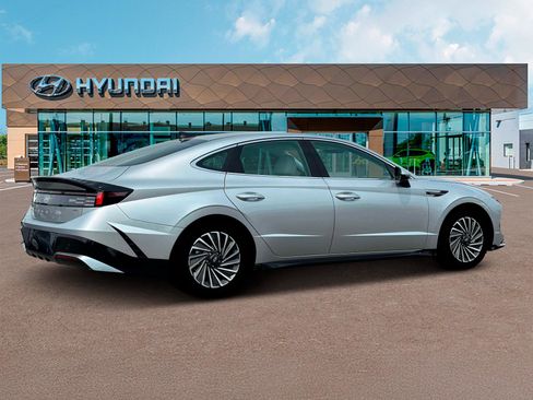 Used 2025 Hyundai Sonata Limited image 8