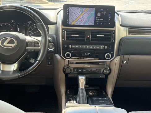 Used 2023 Lexus GX 460 Premium w/ Accessory Package AWD/4WD image 30