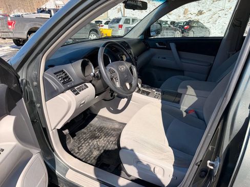 Used 2013 Toyota Highlander Plus image 10