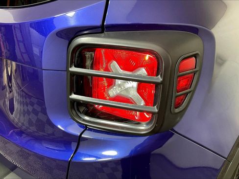 Used 2018 Jeep Renegade Sport w/ Power & Air Group image 23