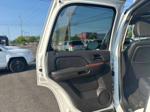Used 2007 GMC Yukon SLT w/ SLT Preferred Equipment Group RWD image 19