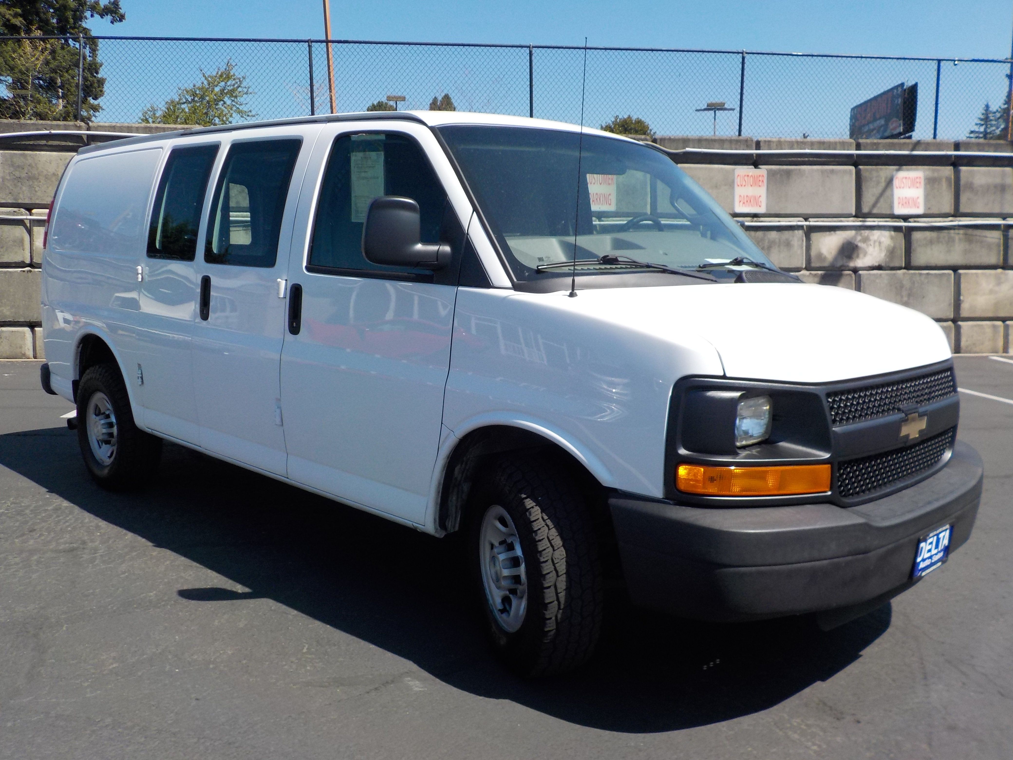 Used 2016 Chevrolet Express 2500 RWD image 1