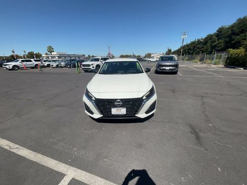 Used 2025 Nissan Altima 2.5 SV FWD image 4