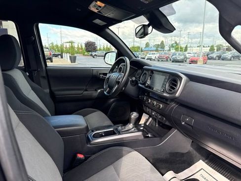 Used 2022 Toyota Tacoma TRD Sport AWD/4WD image 23