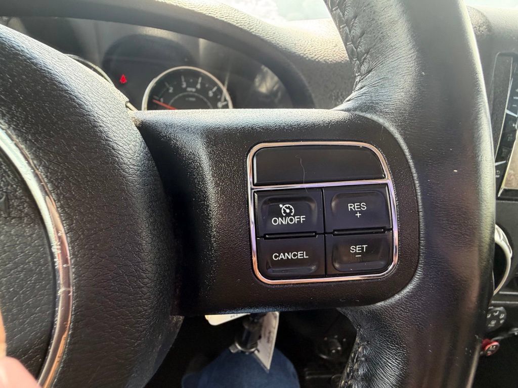 Used 2018 Jeep Wrangler Unlimited Sahara w/ Connectivity Group AWD/4WD image 25