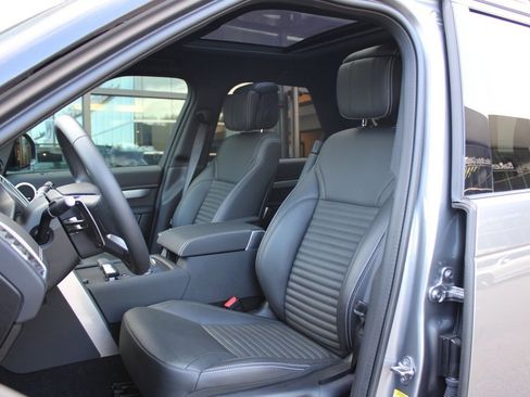 Certified 2025 Land Rover Discovery Dynamic SE image 6