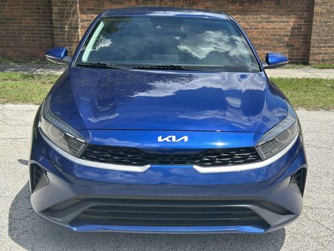 Used 2023 Kia Forte LXS w/ LXS Technology Package FWD image 3