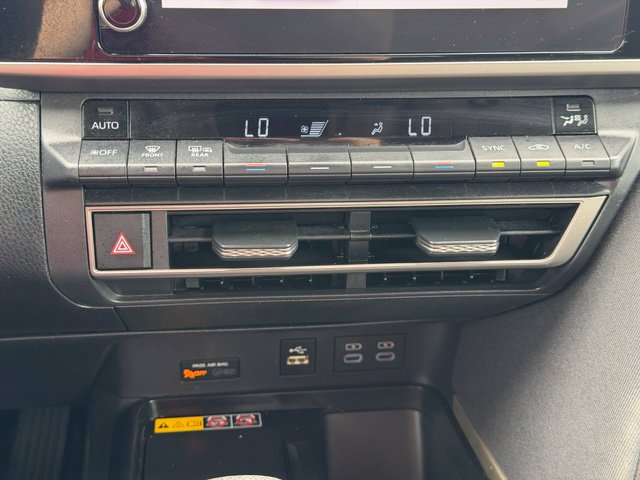 Used 2025 Toyota Camry LE FWD image 25
