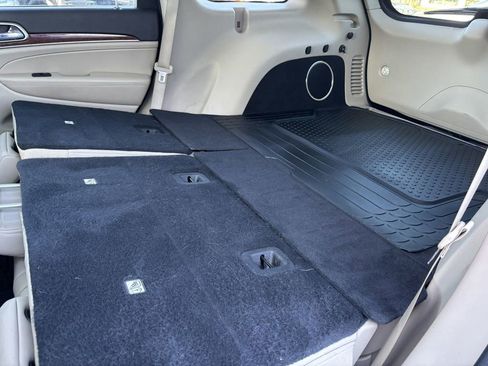 Used 2013 Jeep Grand Cherokee Limited w/ Luxury Group II image 16