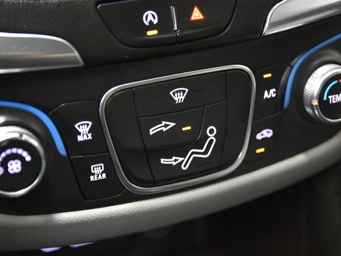 Used 2022 Chevrolet Equinox LS w/ LS Convenience Package FWD image 20