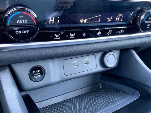 Used 2025 Nissan Rogue SV FWD image 34