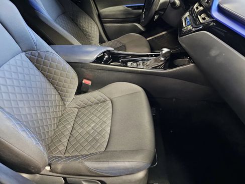 Used 2022 Toyota C-HR XLE FWD image 7