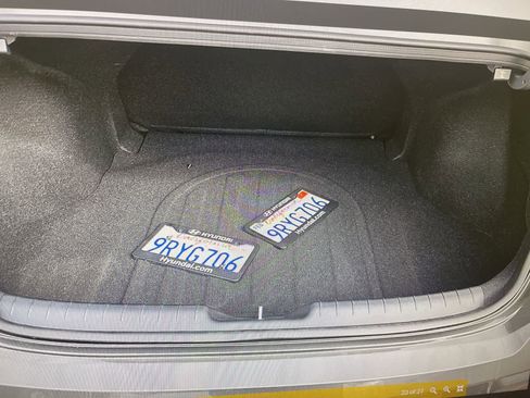 Used 2025 Hyundai Elantra Blue image 18