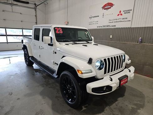 Used 2023 Jeep Gladiator Overland AWD/4WD image 1