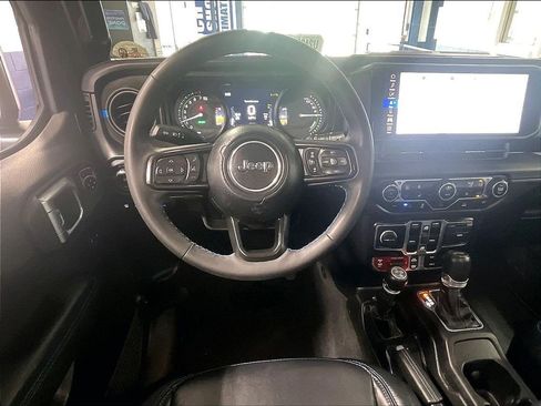 Used 2024 Jeep Wrangler Unlimited Rubicon 4xe w/ Technology Group AWD/4WD image 18
