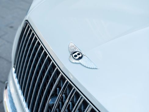 Certified 2025 Bentley Bentayga image 10