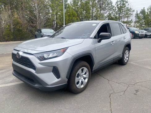 Used 2022 Toyota RAV4 LE image 7