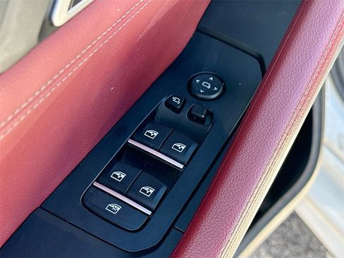 Used 2022 BMW X6 xDrive40i w/ M Sport Package image 18