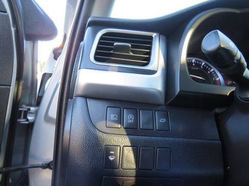 Used 2019 Toyota Highlander XLE image 36