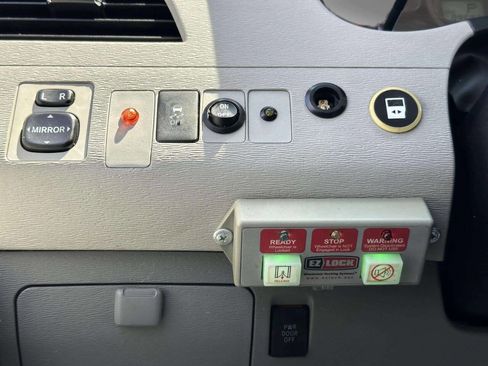 Used 2011 Toyota Sienna LE FWD image 29