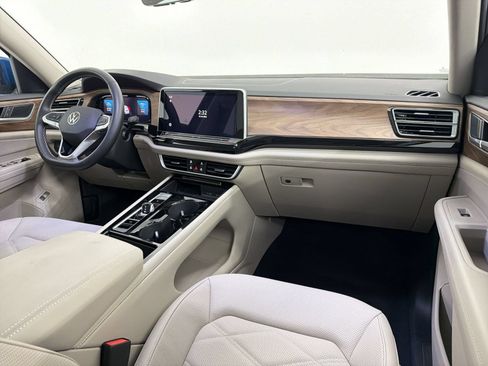 Used 2026 Volkswagen Atlas SE w/ Panoramic Sunroof Package FWD image 31