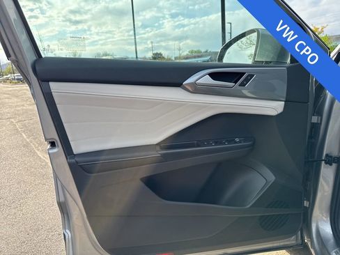 Certified 2025 Volkswagen Taos SEL AWD/4WD image 11
