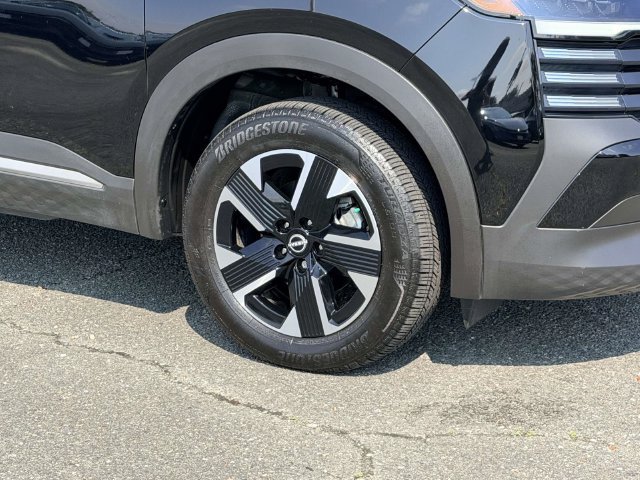 Certified 2025 Nissan Kicks SV w/ SV Premium Package AWD/4WD image 7