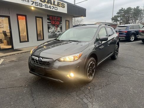 Used 2023 Subaru Crosstrek 2.0i Premium image 2