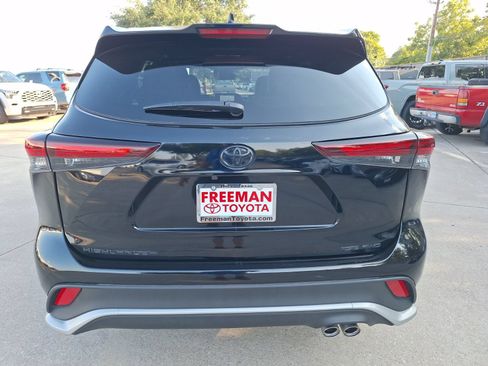 Used 2025 Toyota Highlander XSE AWD/4WD image 5