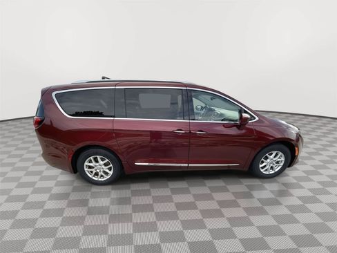 Used 2020 Chrysler Pacifica Touring-L FWD image 15