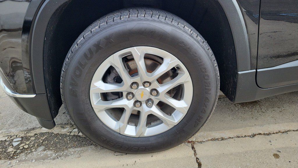 Used 2021 Chevrolet Traverse LT FWD image 37