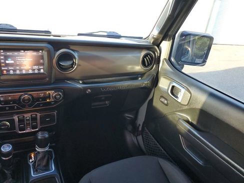 Used 2018 Jeep Wrangler Unlimited Sport S AWD/4WD image 13