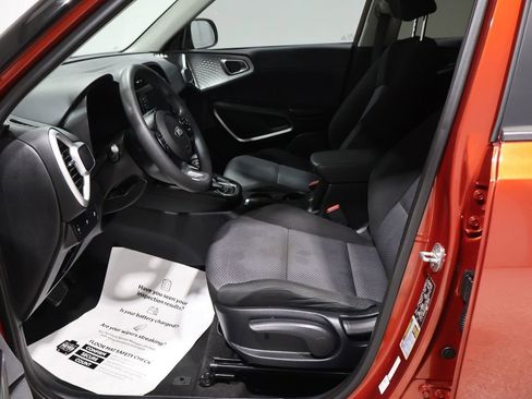 Used 2021 Kia Soul LX image 9