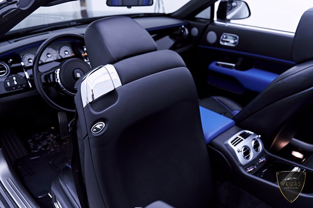 Used 2019 Rolls-Royce Dawn RWD image 56