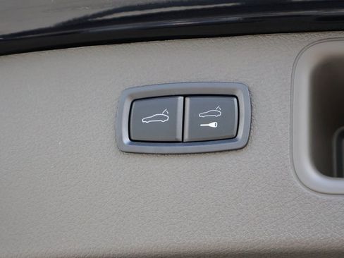 New 2025 Porsche Macan image 18